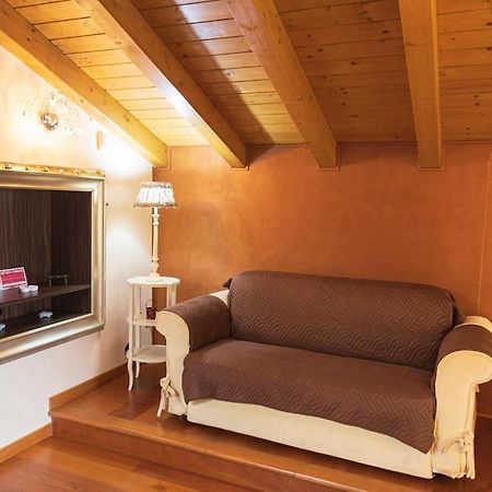 Апартаменти Il Sasso Bianco Bb Comerio Екстер'єр фото